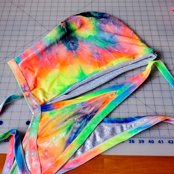 Little Black Diamond Hot Cross reversible top in bubble velvet - Picture 4 of 6